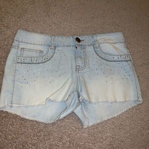 LEI Ashley lowrise Jean shorts with gold detailing
